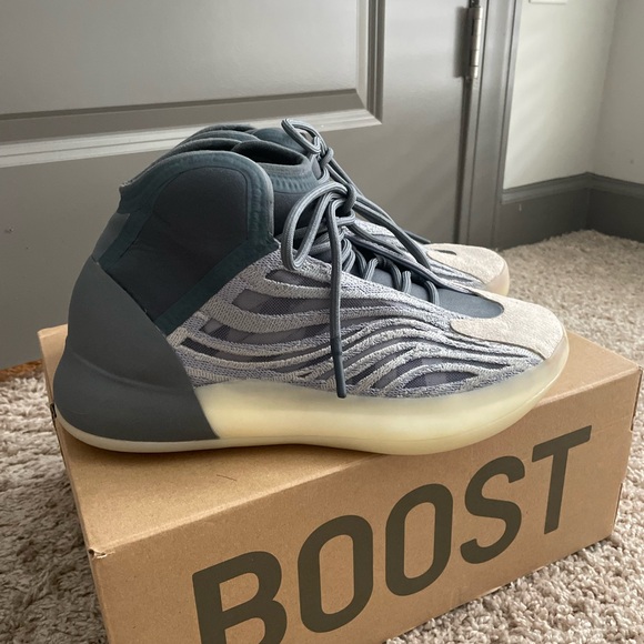 Yeezy Quantum ‘Mono Carbon’ Men’s Size 8.5 - Picture 1 of 4